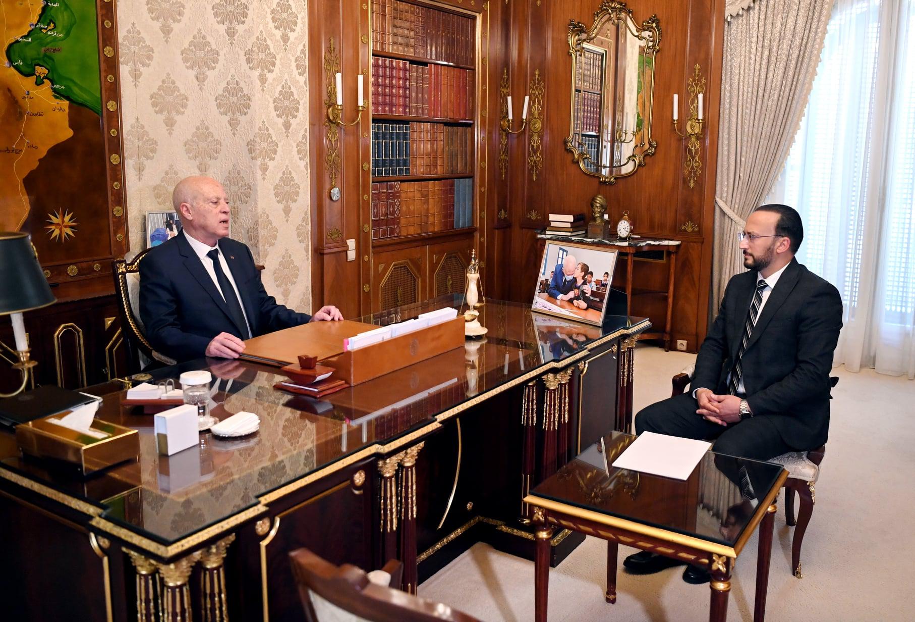 تاتي الهجمات السيبرانية لتعزز وجهة نظر  سعيد بان هنالك مؤامرات تحاك سرا لعرقلة الدولة