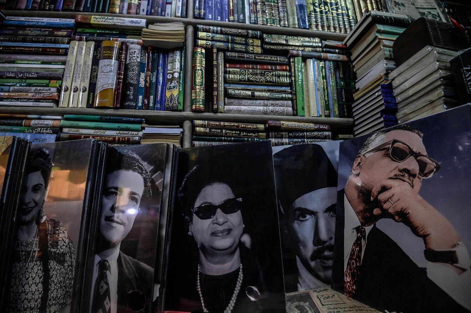 صور لمشاهير مصريين في معرض الكتاب
