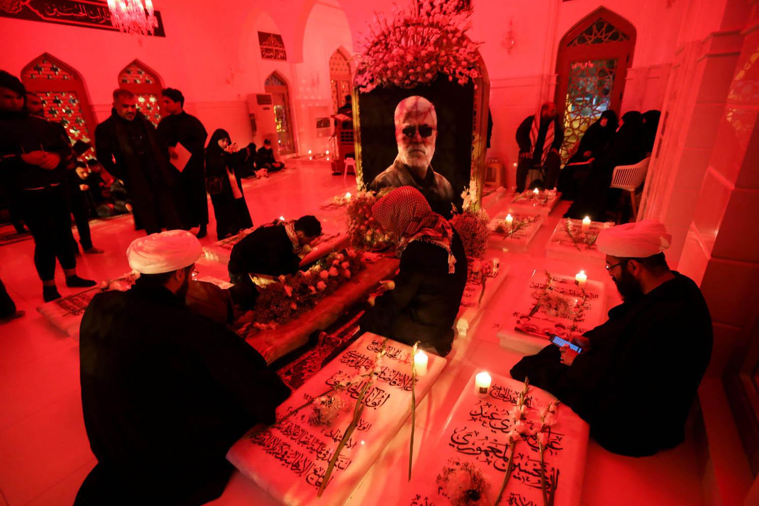 مقبرة تضم رفات أبو مهدي المهندس احد قادة الميليشيات الولائية في العراق