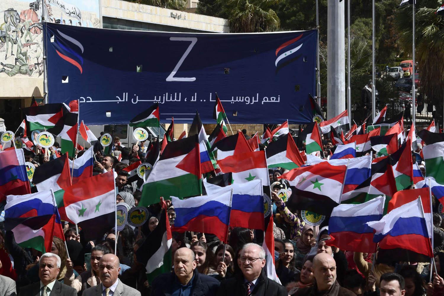 سوريون وفلسطينيون يتظاهرون دعما لروسيا في دمشق