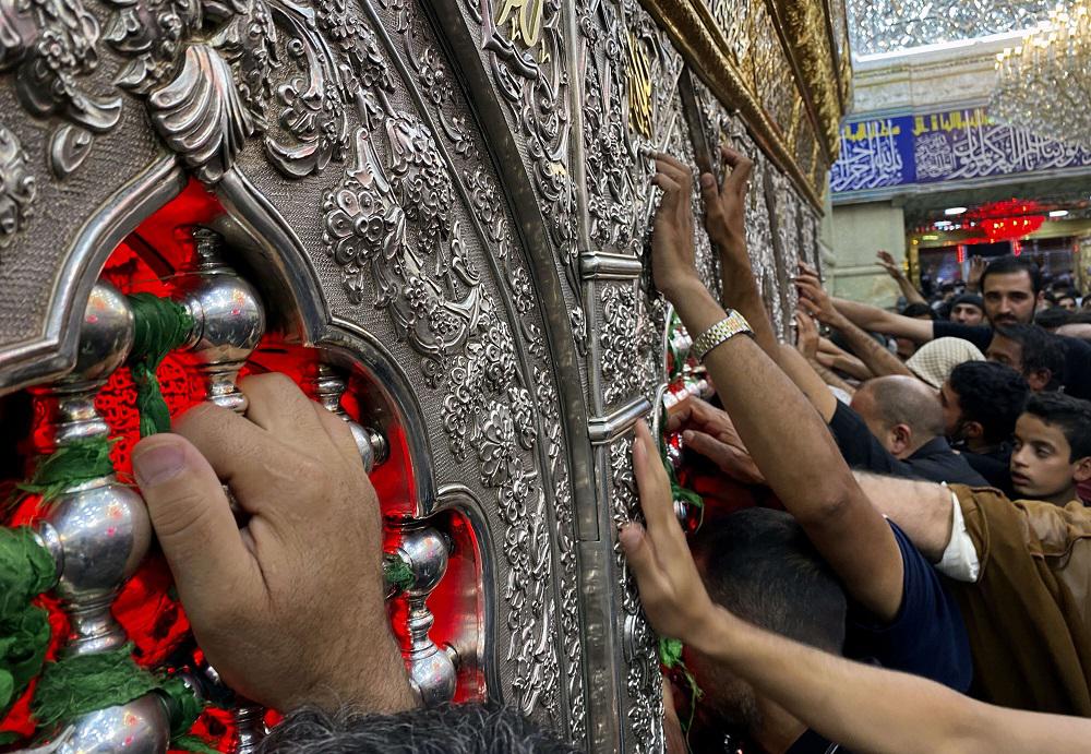 المراقد الدينية تحظى يتقديس كبير لدى شيعة العراق