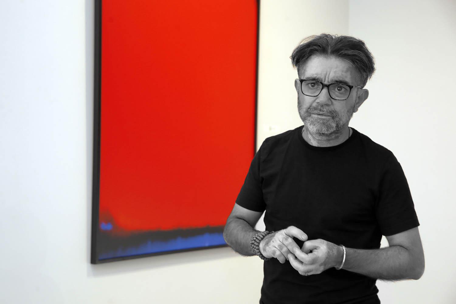 The exhibition is a crossing at the confluence of photography and experimentation finding its culmination in abstraction