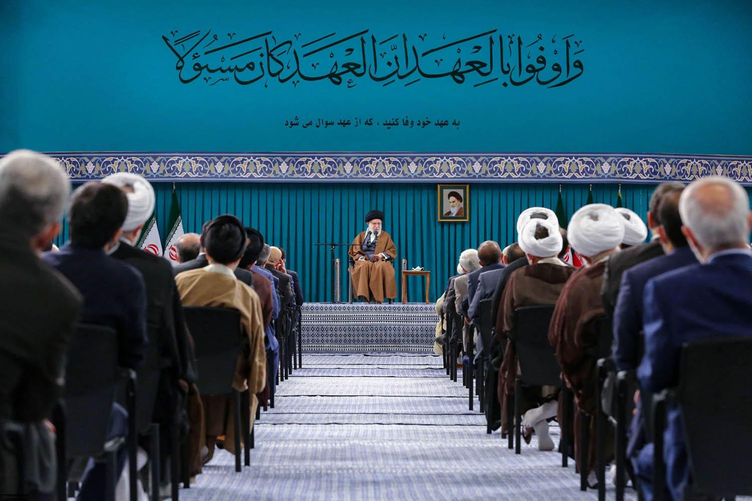 المرشد الأعلى علي خامنئي في لقاء مع المسؤولين في طهران
