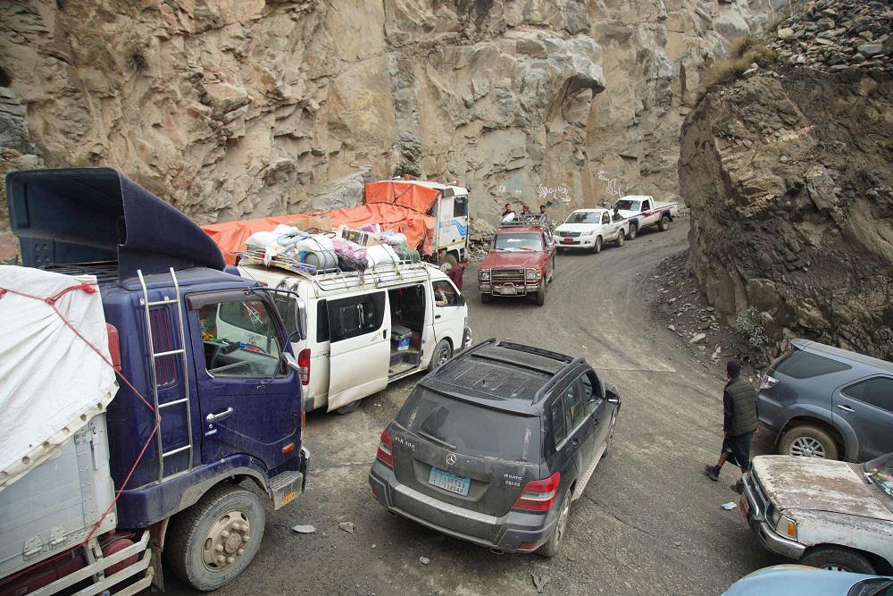 الطريق مقطوعة الى تعز