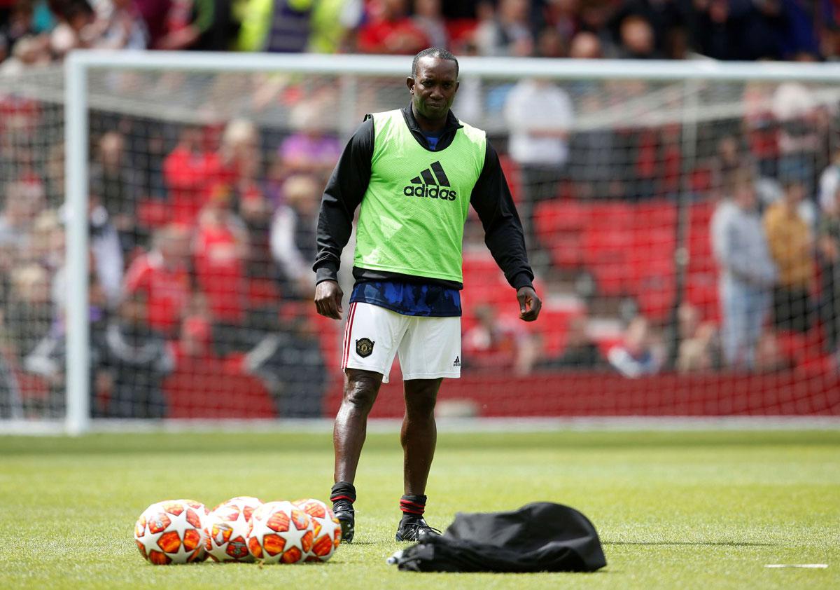 يورك يطالب تن هاغ باستعادة هيبة يونايتد