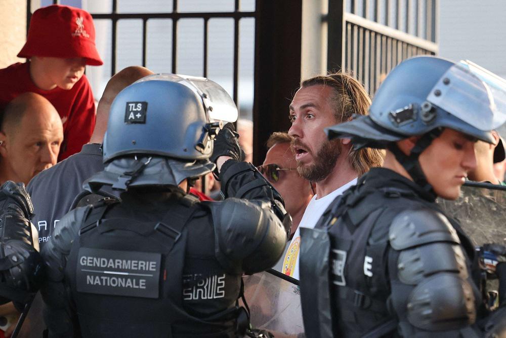نادي ليفربول يطالب بفتح تحقيق في انتهاكات فرنسية رافقت نهائي دور أبطال أوروبا