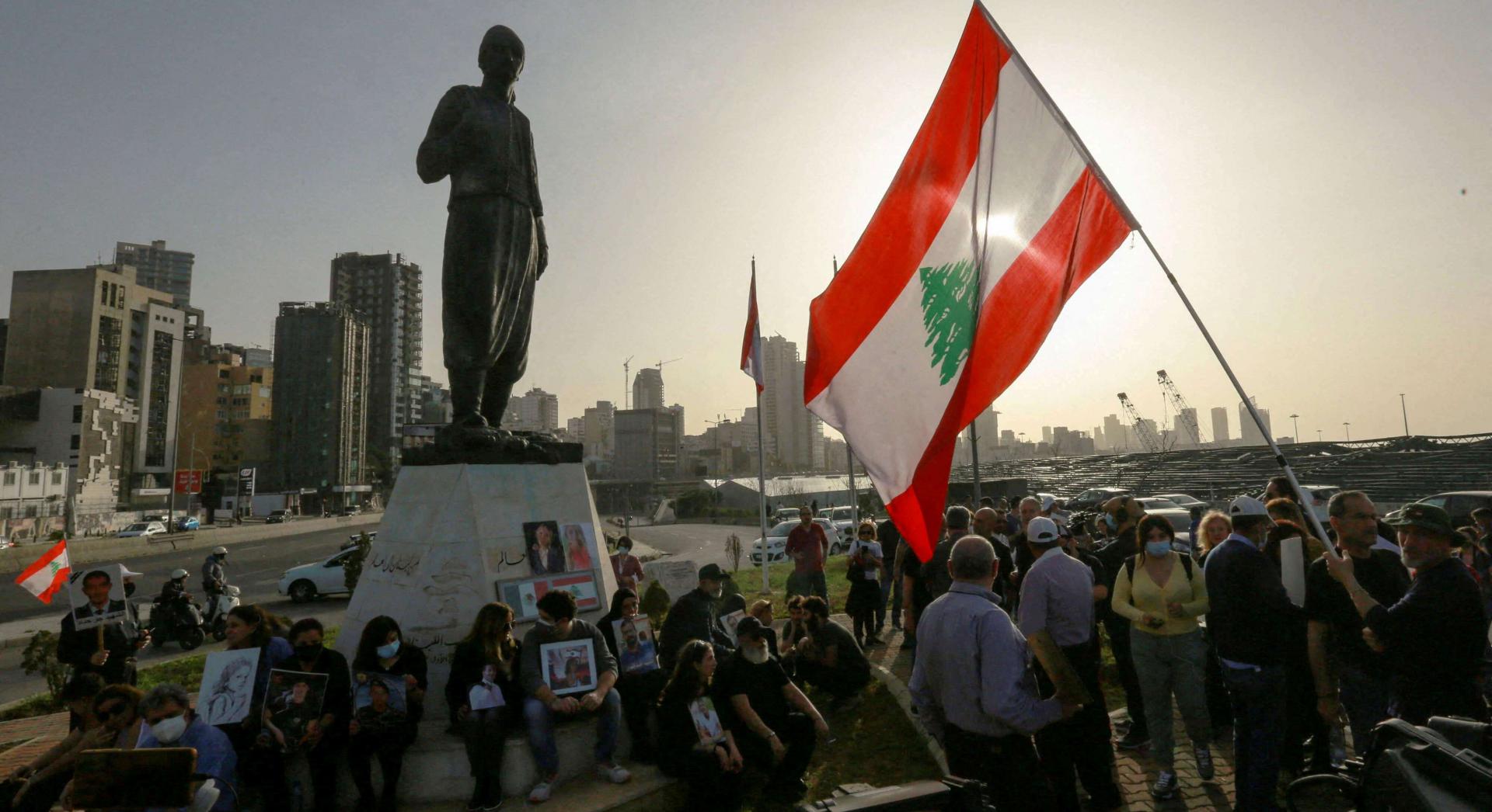 أهالي ضحايا انفجار مرفأ بيروت يشعرون بالاحباط من اعادة انتخاب علي حسم خليل وغازي زعيتر