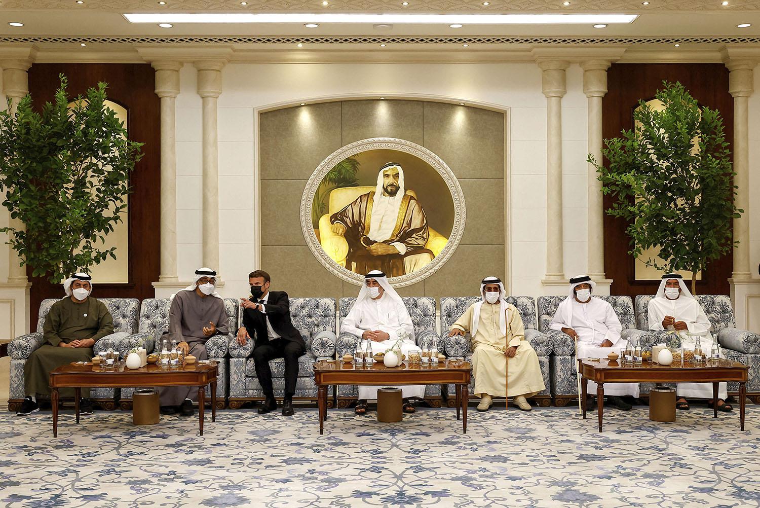 تعزية وتهنئة للشيخ محمد بتولي رئاسة الإمارات