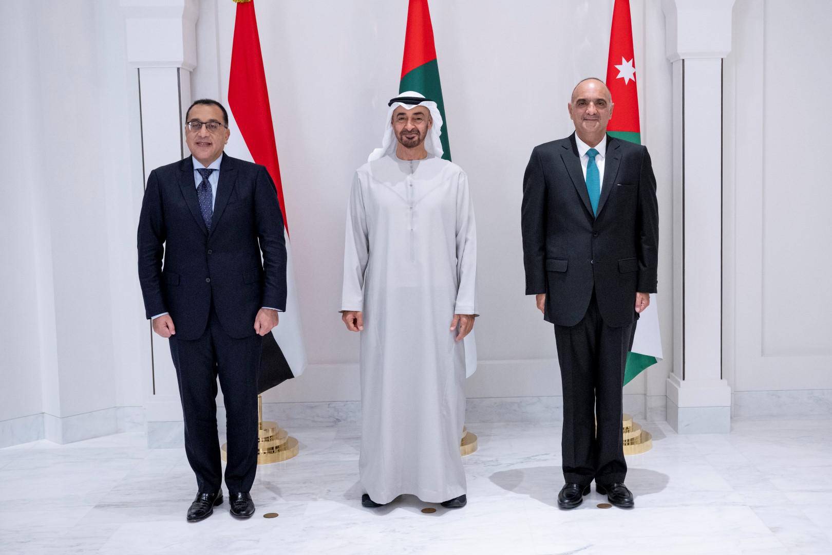 انعكاس للعلاقات الوثيقة على الاستثمار المشترك