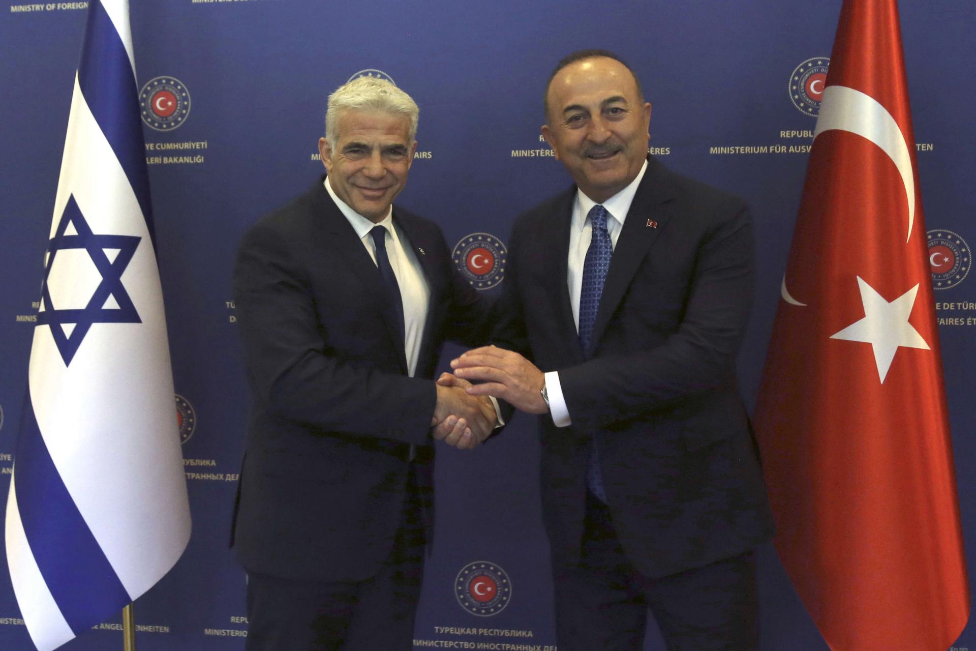 يائير لابيد في زيارة لتركيا وسط تحذيرات من تهديد إيراني للرعايا الإسرائيليين في اسطنبول