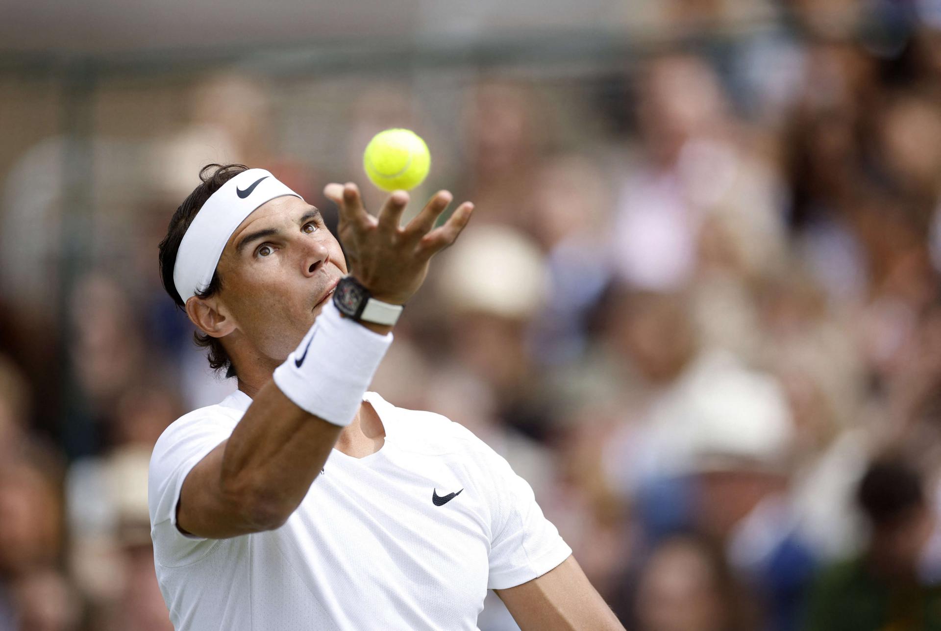 نادال في مهمة صعبة على ارض عشبية