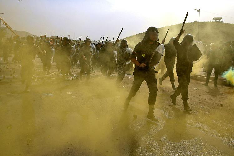 ميليشيا الباسيج التابعة للحرس الثوري اليد الطولى التي يقمع بها النظام الإيراني الاحتجاجات