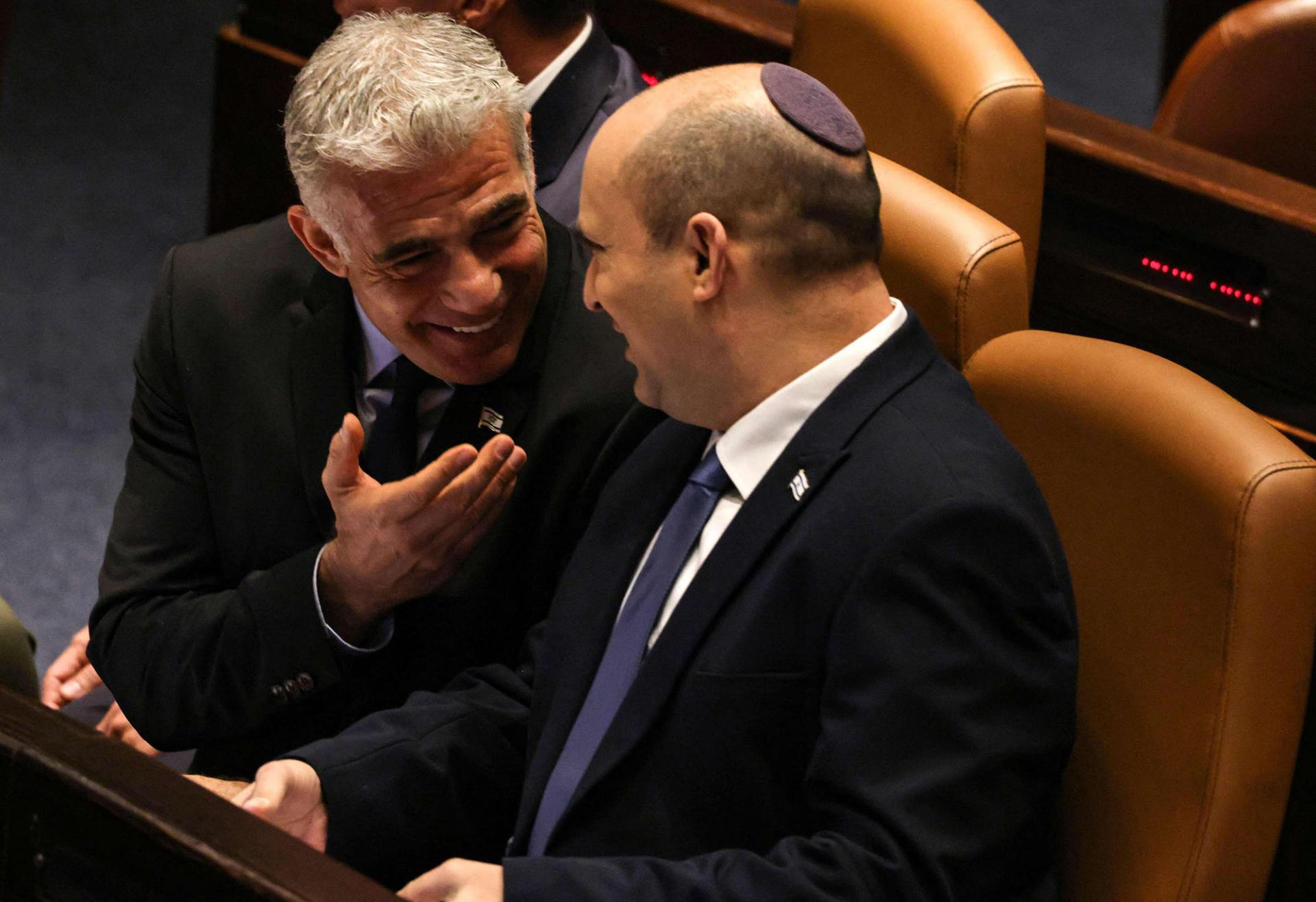 بينيت لن يخوض الانتخابات لكنه باق كرئيس وزراء بديل