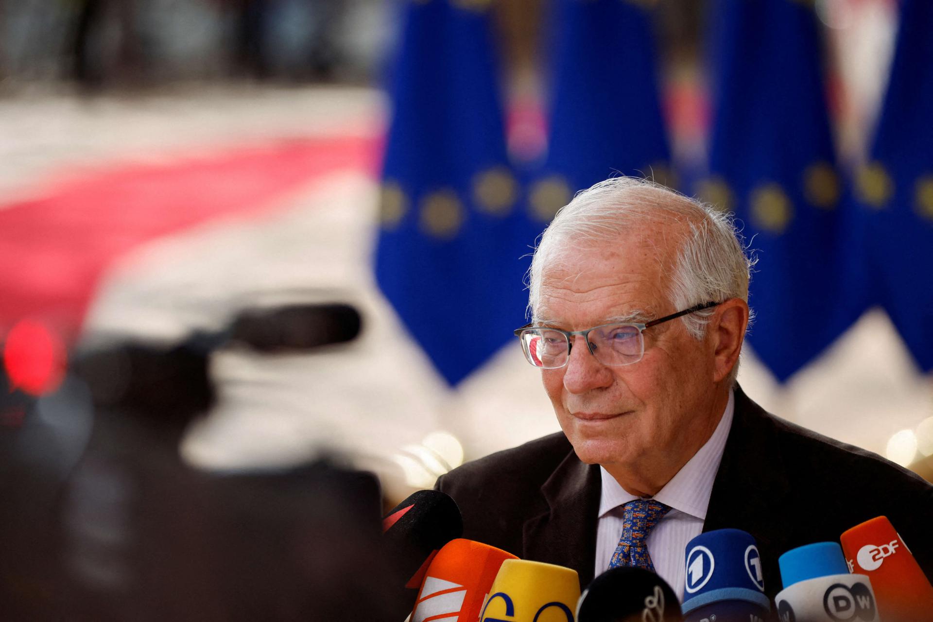 بوريل في طهران في زيارة هدفها دفع إيران للعودة لمفاوضات فيينا