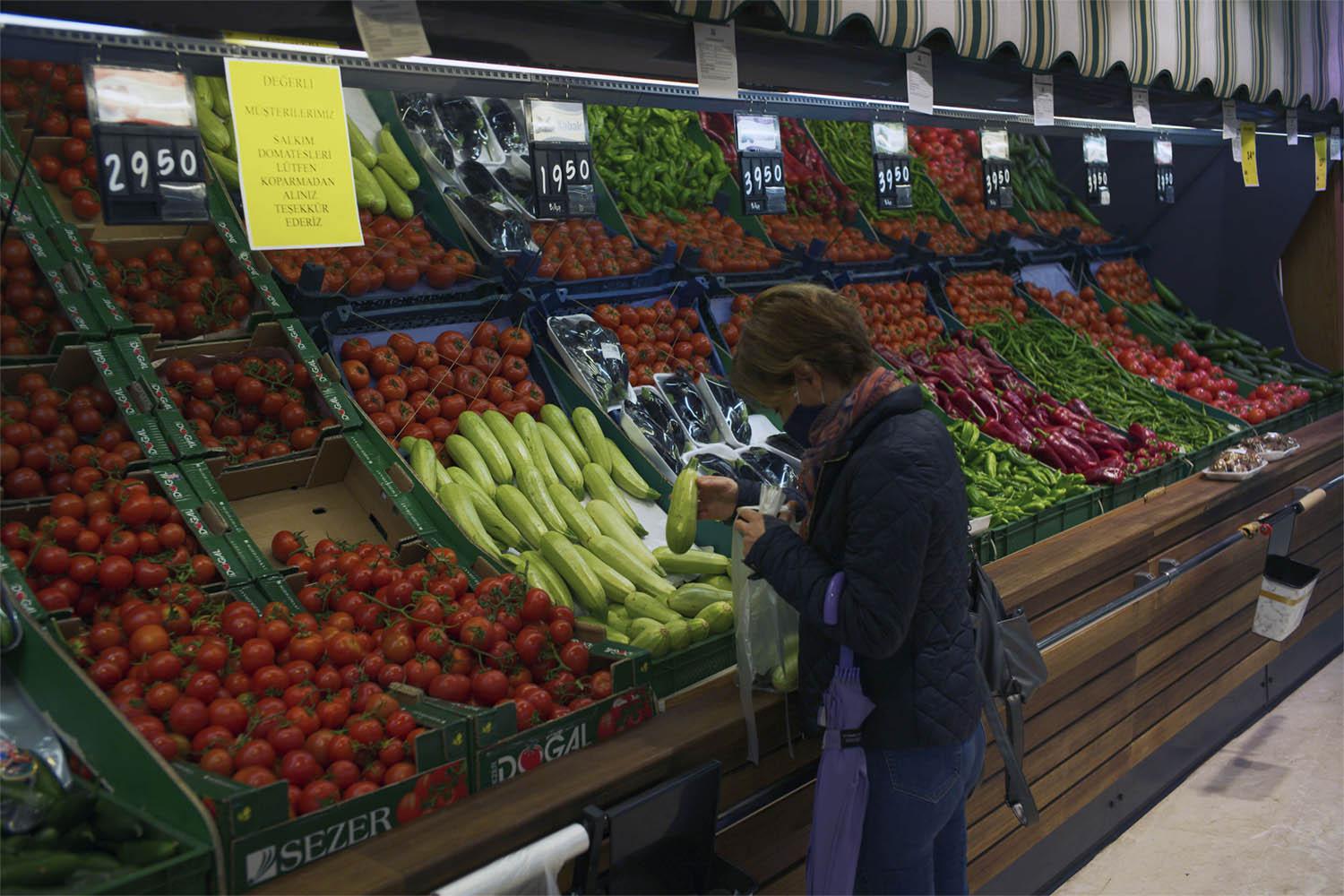 The sharpest increases in annual prices were in the transportation sector, at 107.6%, followed by food and non-alcoholic drinks prices at 91.6%