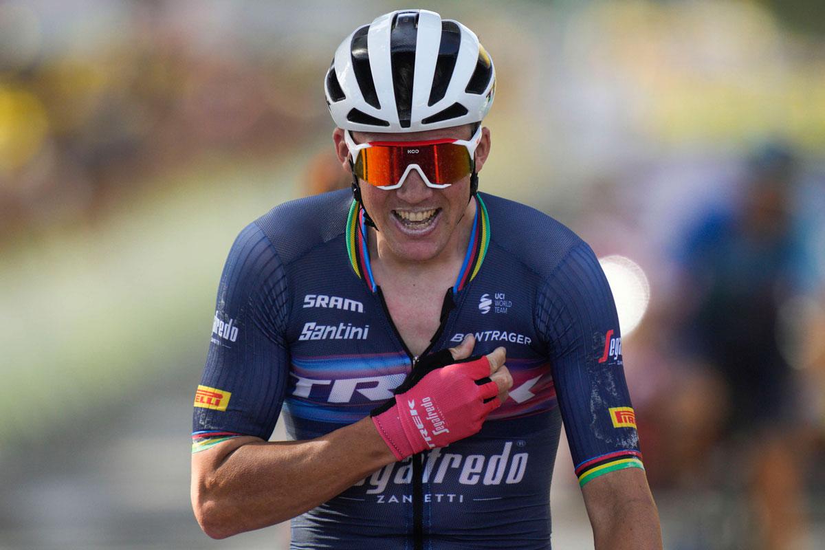 الدنماركي بيدرسن يتفوق على البريطاني رايت والكندي هولي