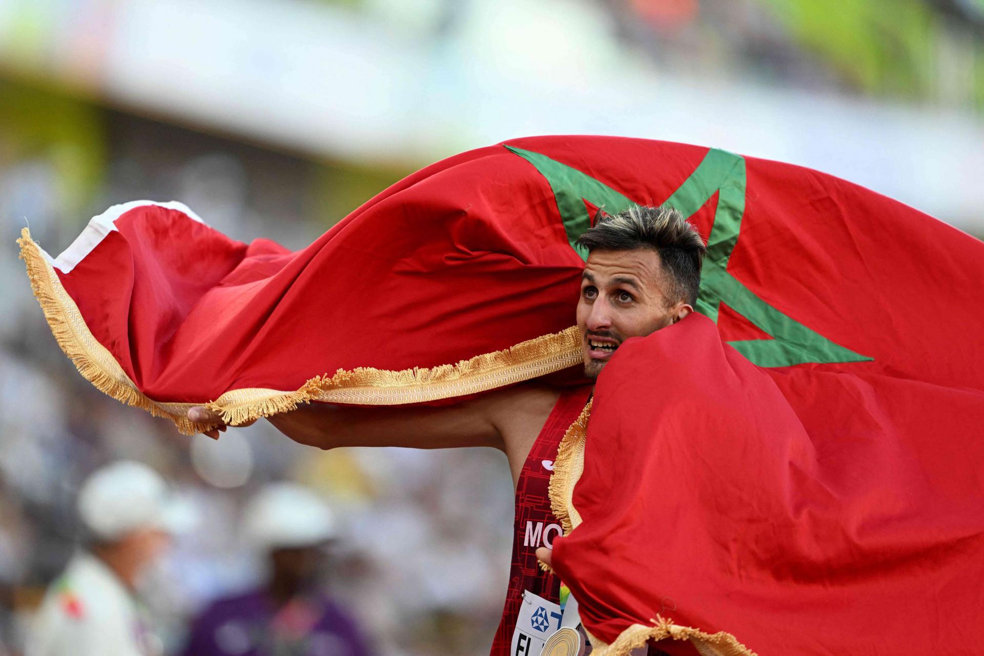العداء المغربي يعيد بلاده من جديد إلى قمة منصة التتويج منذ ذهبية جواد غريب