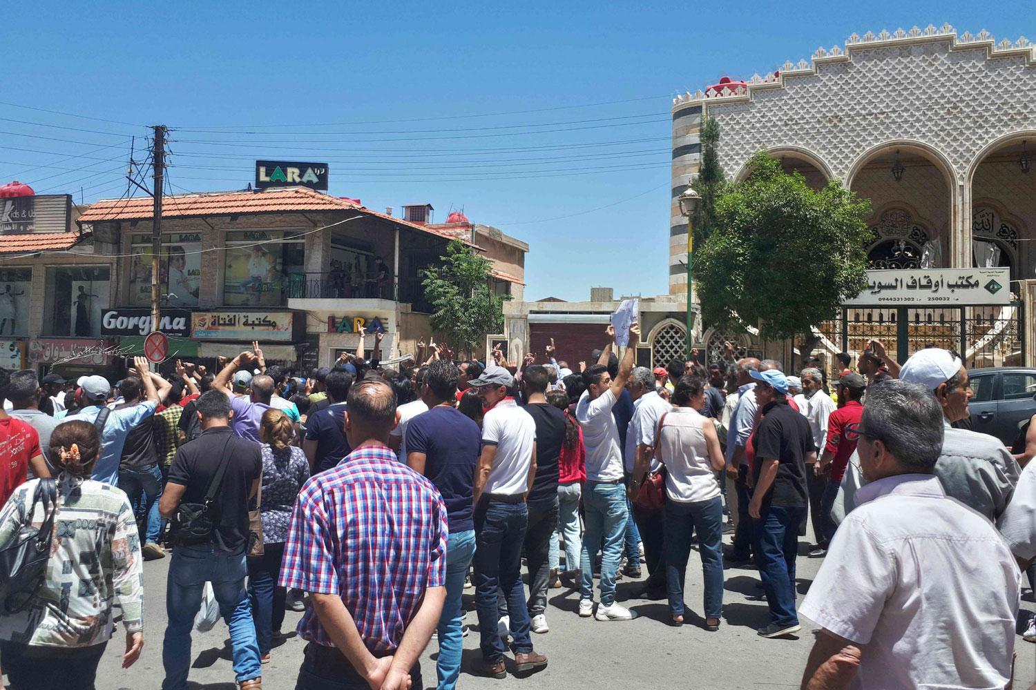 بعد الاحتجاجات على تدهور الأوضاع الاقتصادية انتفاضة ضد العصابات الموالية للنظام