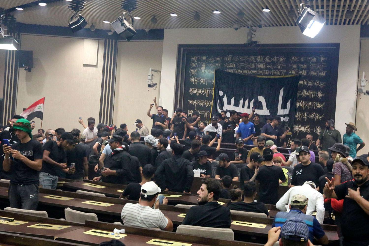 تصعيد مفتوح يضع العراق في مهب المجهول