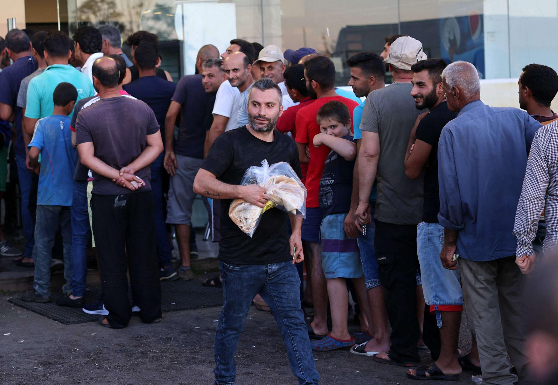 ربطة الخبز بين 13 الف ليرة بالسعر المدعوم وثلاثين الفا في السوق السوداء