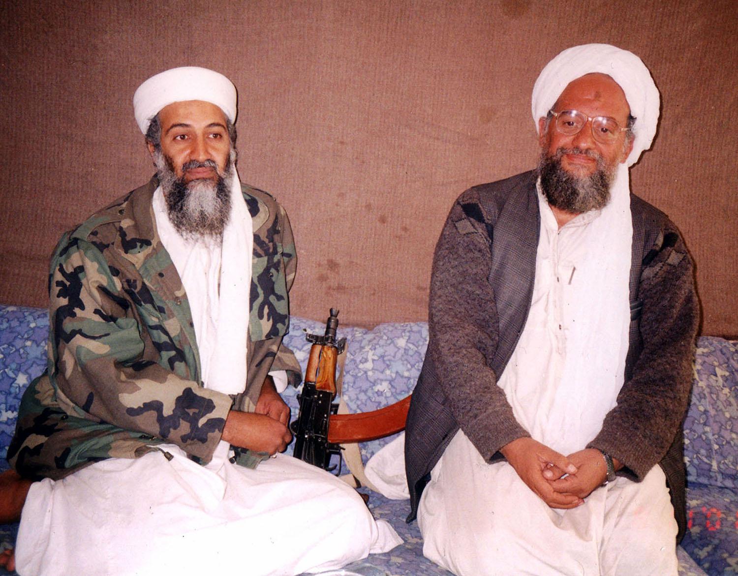 زعيما تنظيم القاعدة السابقان أسامة بن لادن وأيمن الظواهري
