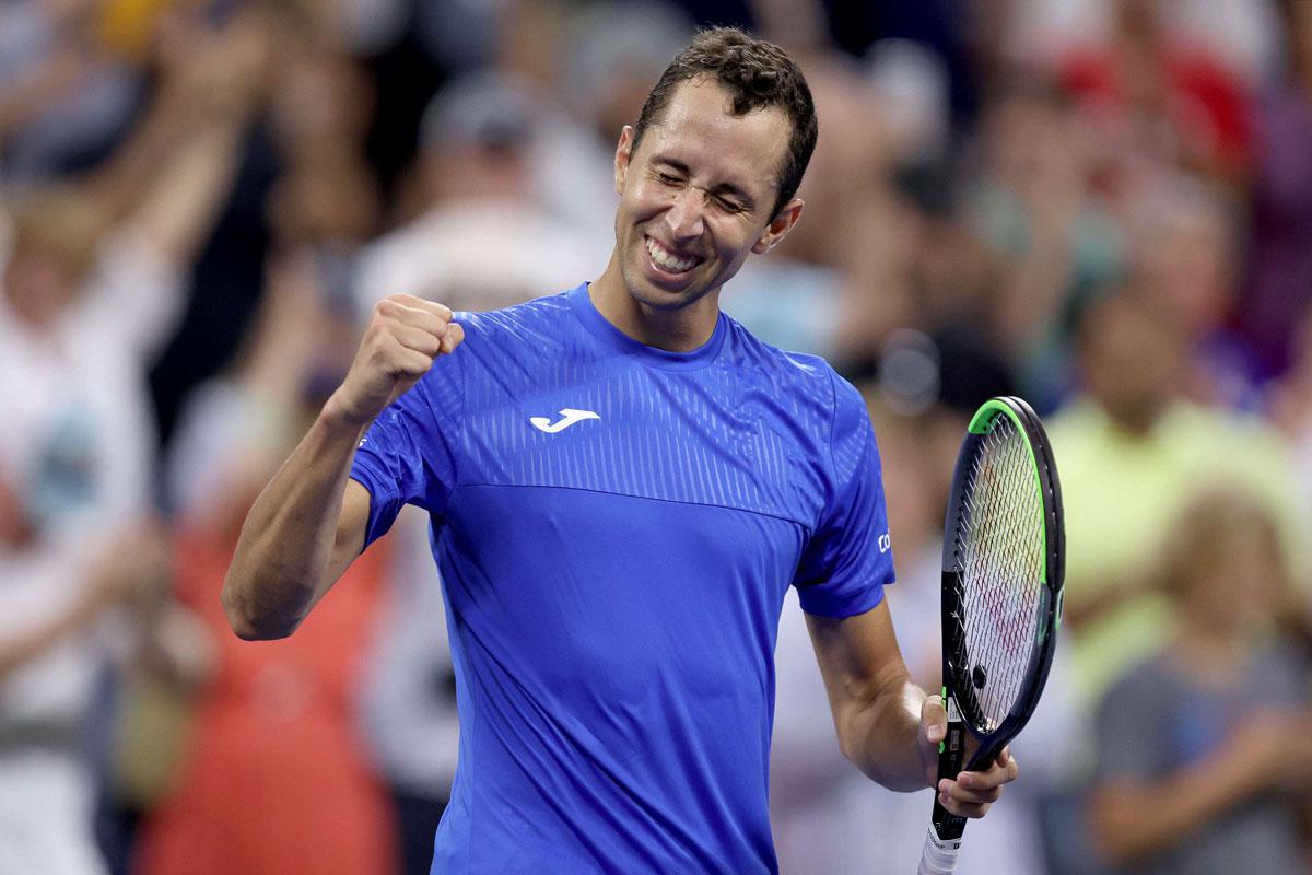 بداية صاروخية لايلاهي غالان