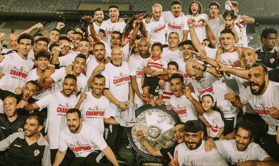 الزمالك يحتفل باللقب وبالقفازات