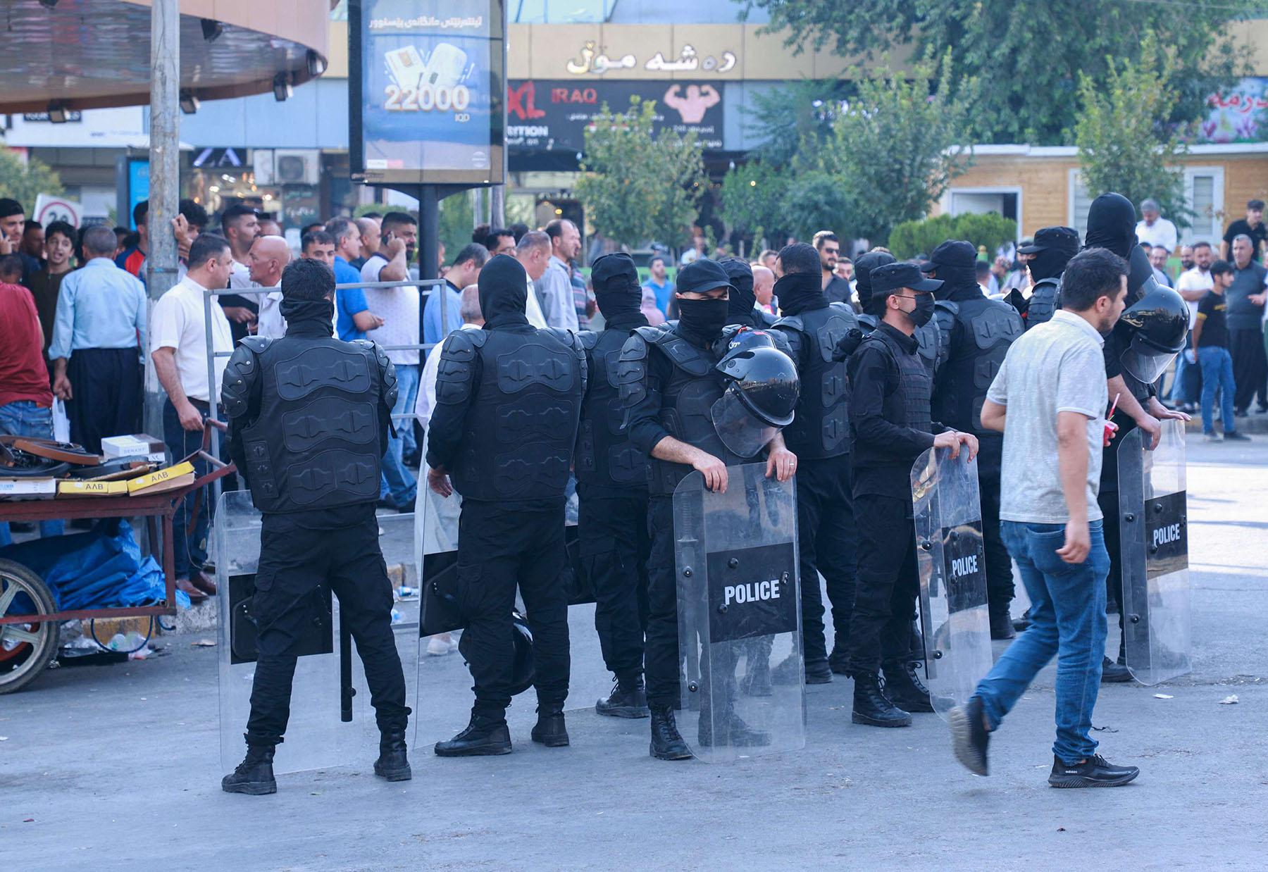  قوات الامن حاصرت مكان المظاهرة قبل ان تبدأ