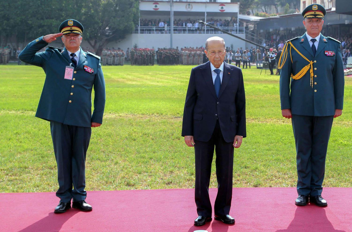 الرئيس اللبناني ميشال عون مع قائد الجيش جوزيف عون
