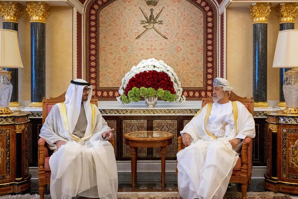 الشيخ محمد بن زايد والسلطان هيثم بن طارق بحثا سبل تعزيز  التعاون والشراكة بين بلديهما
