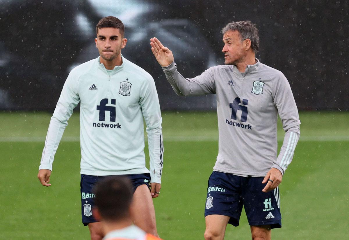 منتخب 'لا روخا' تتصدر مجموعتها قبل المرحلة قبل الاخيرة بفارق نقطة عن البرتغال