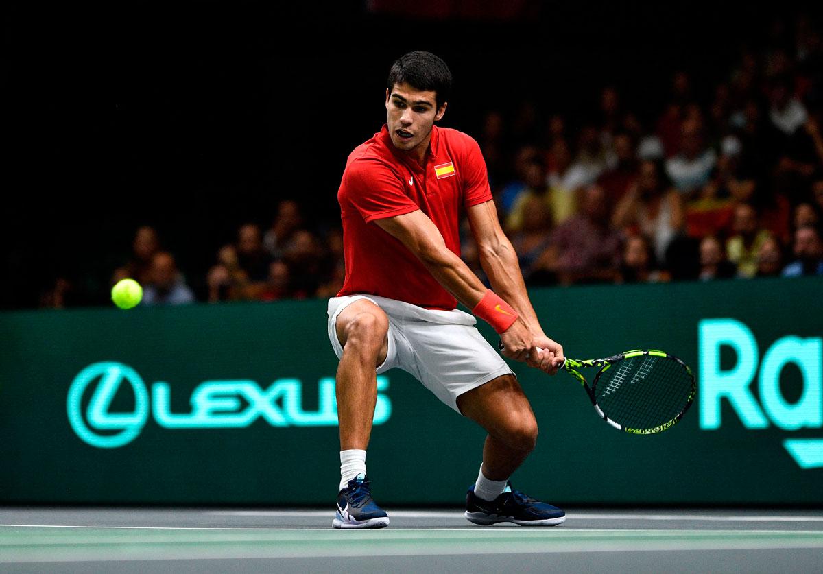 ألكاراس يستعيد مستواه ويضرب بقوة