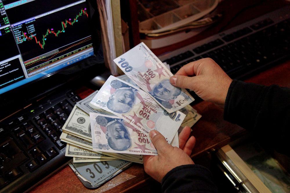 تدخل أردوغان في السياسة النقدية يبقي الليرة في مربع الاضطراب