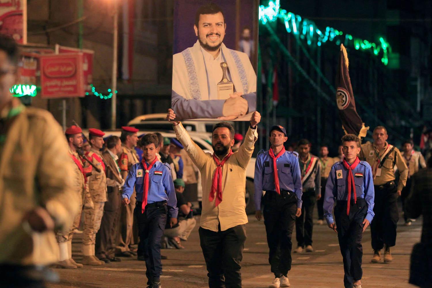 استعراض للحوثيين وسط صنعاء