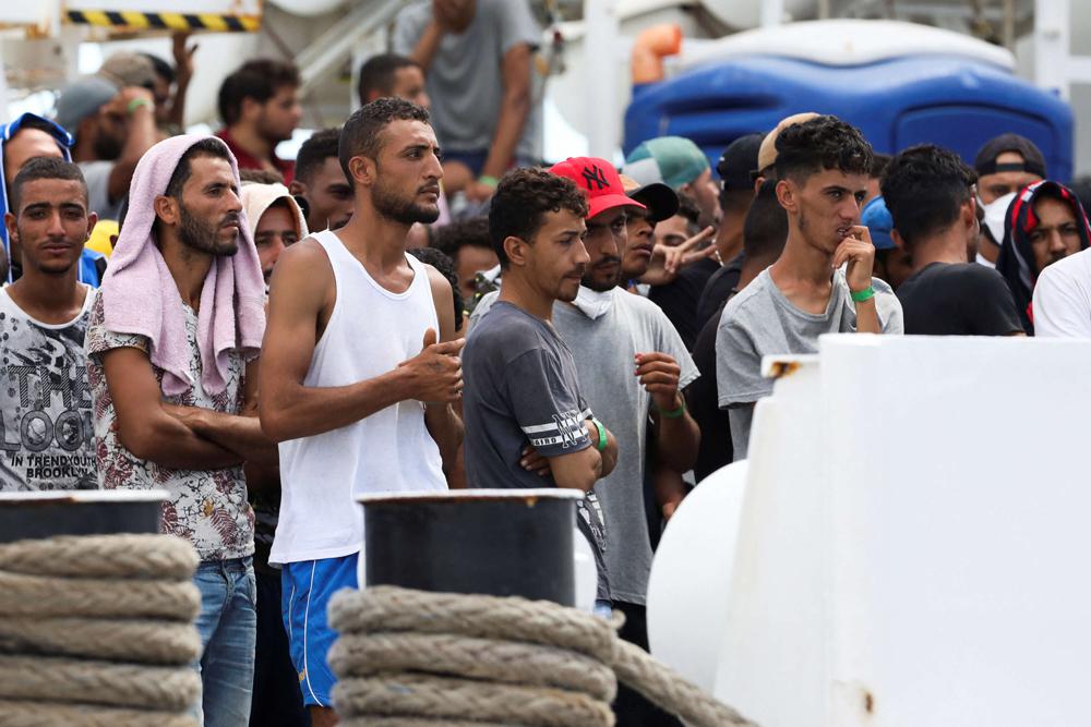 وصول مهاجرين تونسيين إلى جزيرة صيقلية