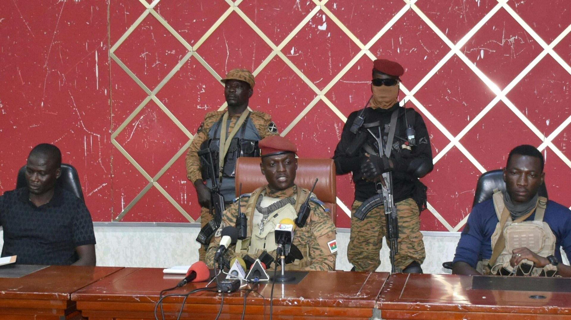الانقلاب في بوركينا فاسو يعزز صورة عدم الاستقرار السياسي في غرب القارة
