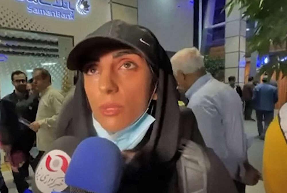 هل تراجعت المتسلقة الإيرانية عن موقفها من الحجاب إثر تهديدات؟