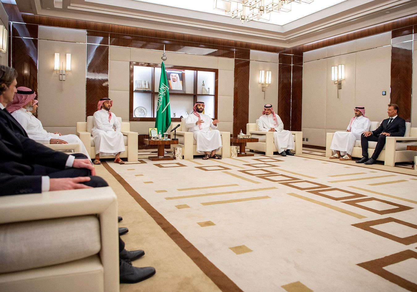 ولي العهد السعودي يُخاطب اللاعبين: مجموعتنا صعبة كونوا مرتاحين
