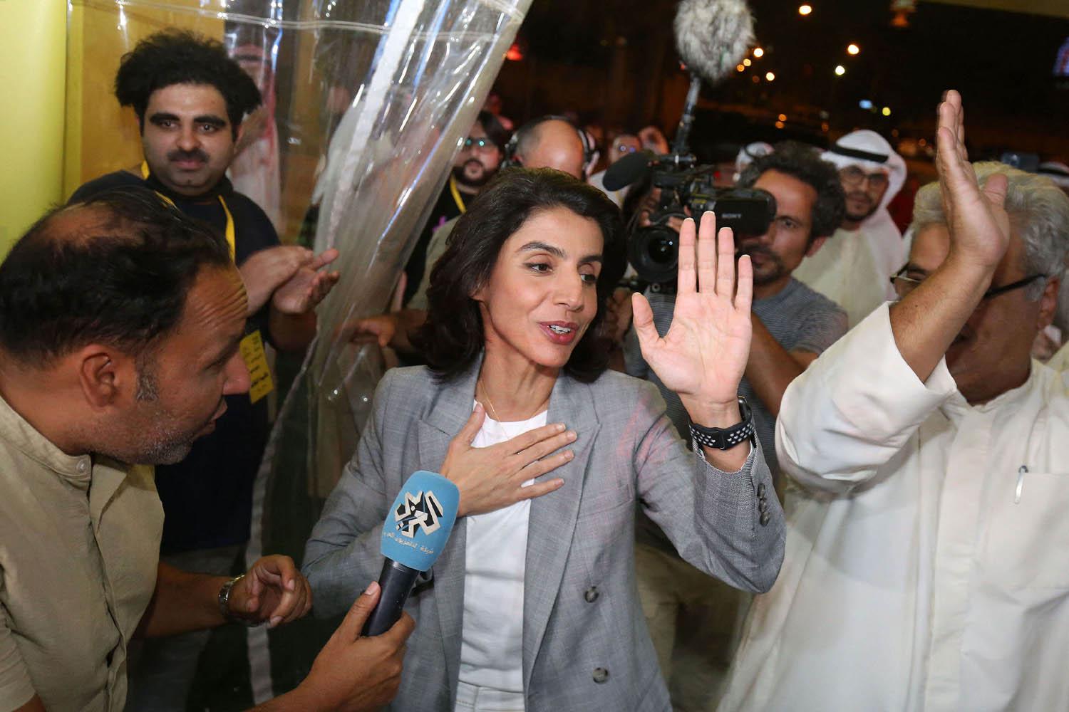 عالية الخالد تحتفل بفوزها بالانتخابات التشريعية في الكويت