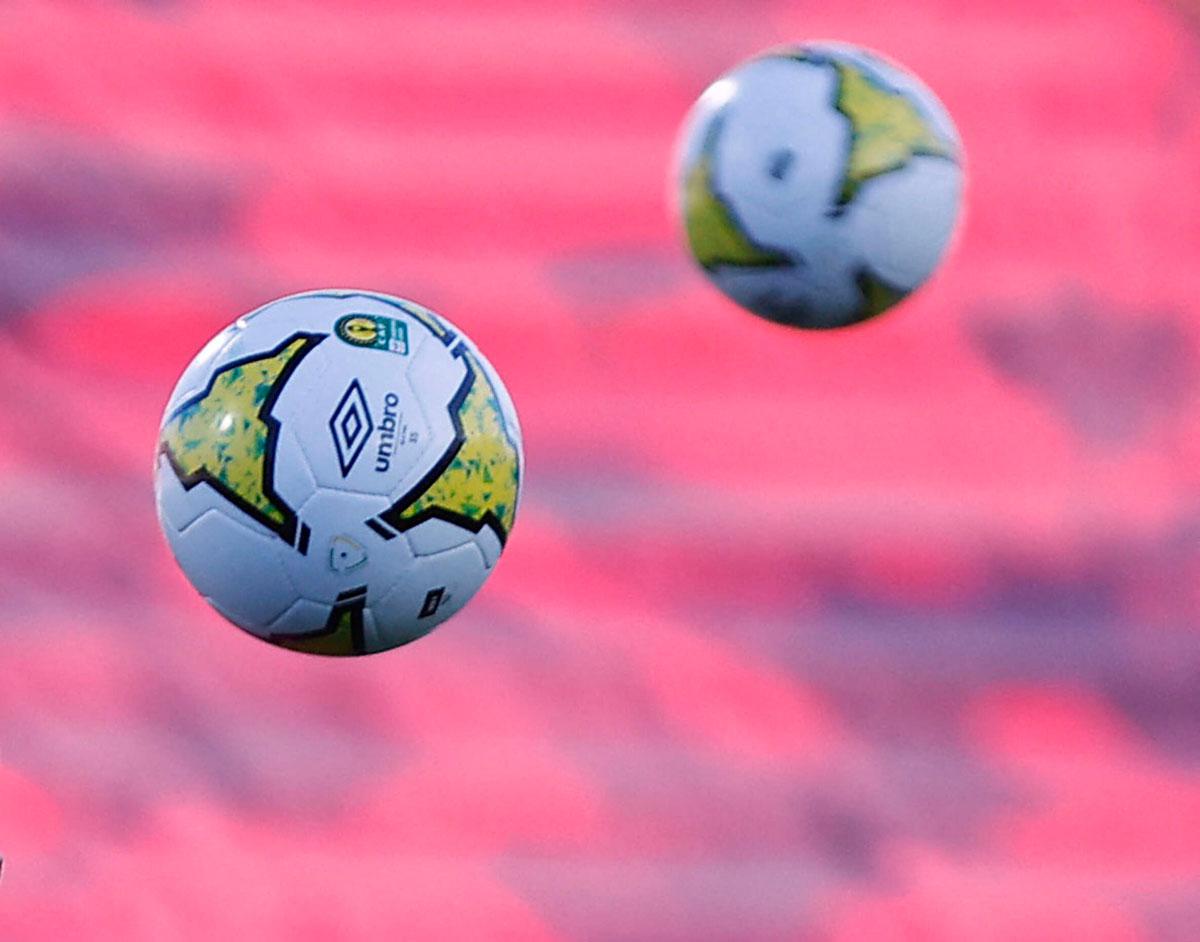 احتراف كرة القدم حلم الشباب العربي