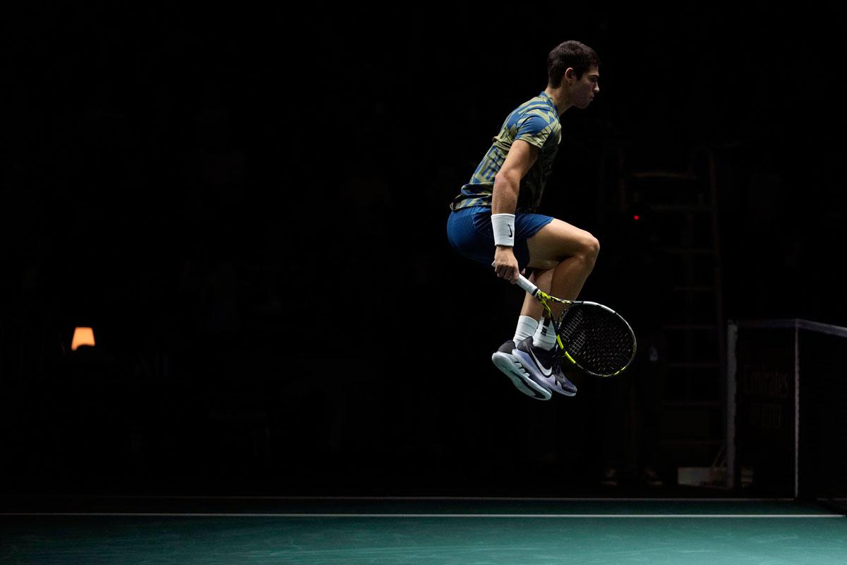 ألكاراس يفرط في فرصة البقاء في الصدارة