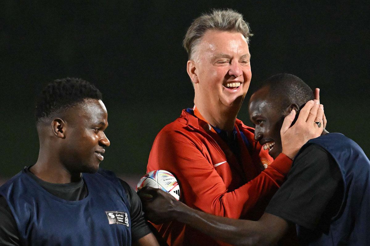 المدرب لويس خال لم يتخذ حتى الان قرار منح القميص رقم واحد