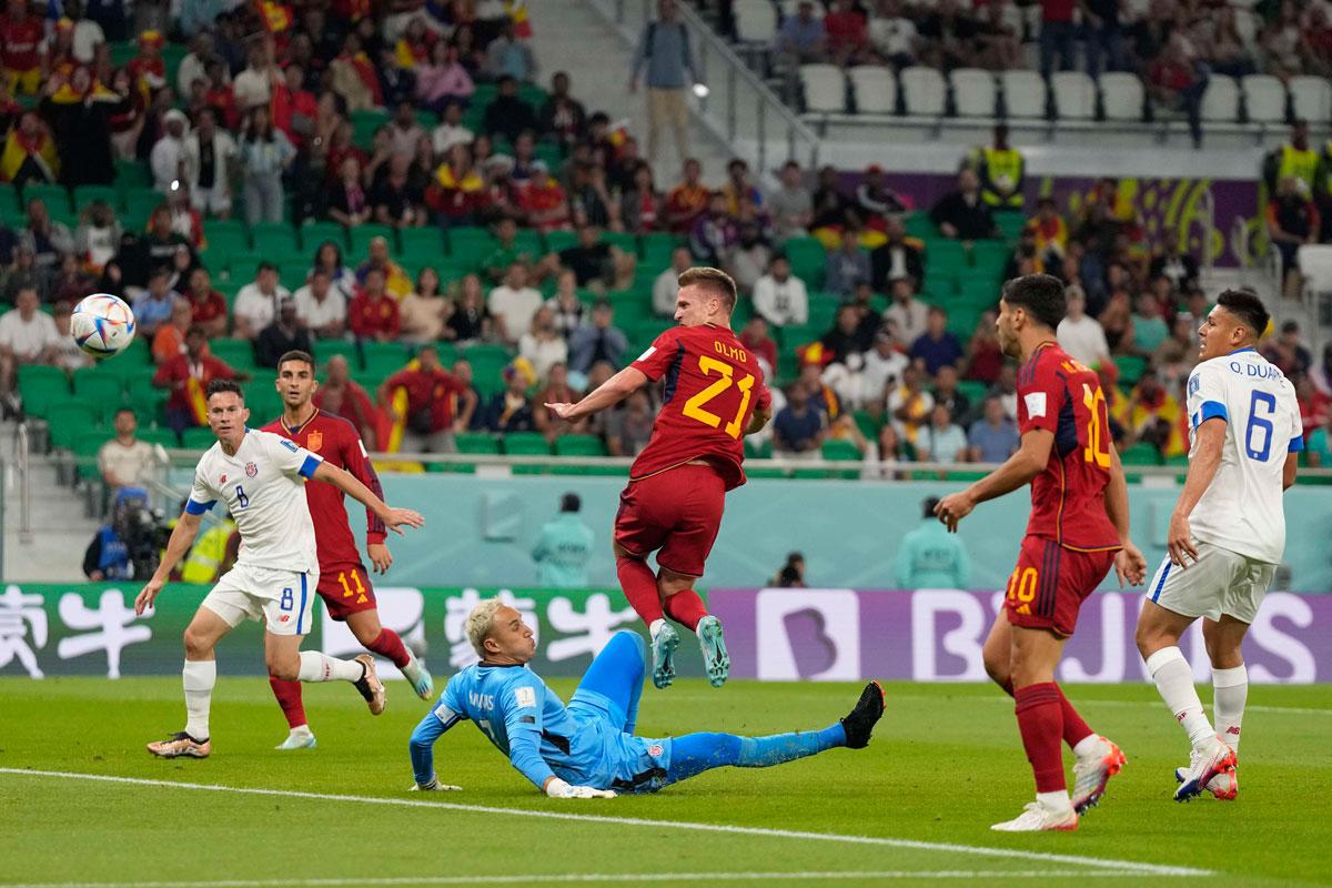منتخب 'لا روخا' بتشكيلته الشابة يحذر منافسيه في العرس العالمي