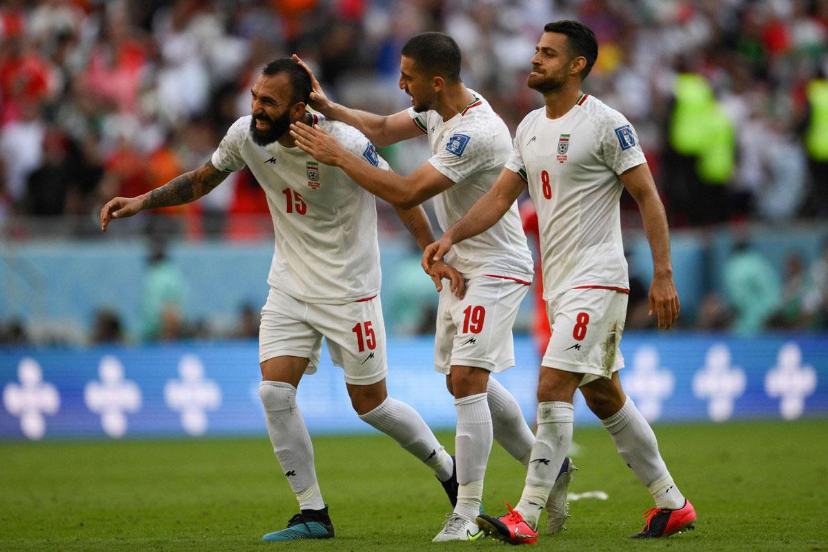 المنتخب الايراني يبقي على آماله 