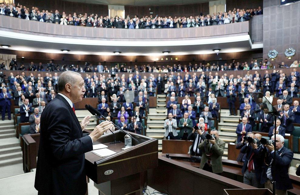 أردوغان يعدل بوصلته صوب الخزان الانتخابي لحزب موال للأكراد يتهمه بالإرهاب! 