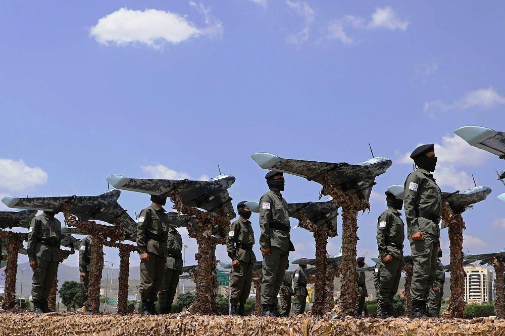 الحوثيون تدربوا على هجمات بالمسيرات والصواريخ والزوارق المفخخة