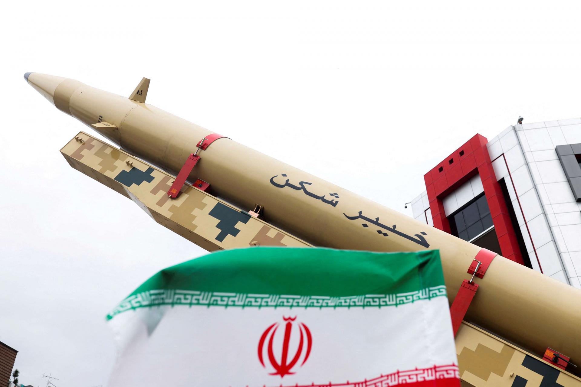 ايران زودت ميليشياتها في المنطقة ترسانة من الصواريخ الباليستية