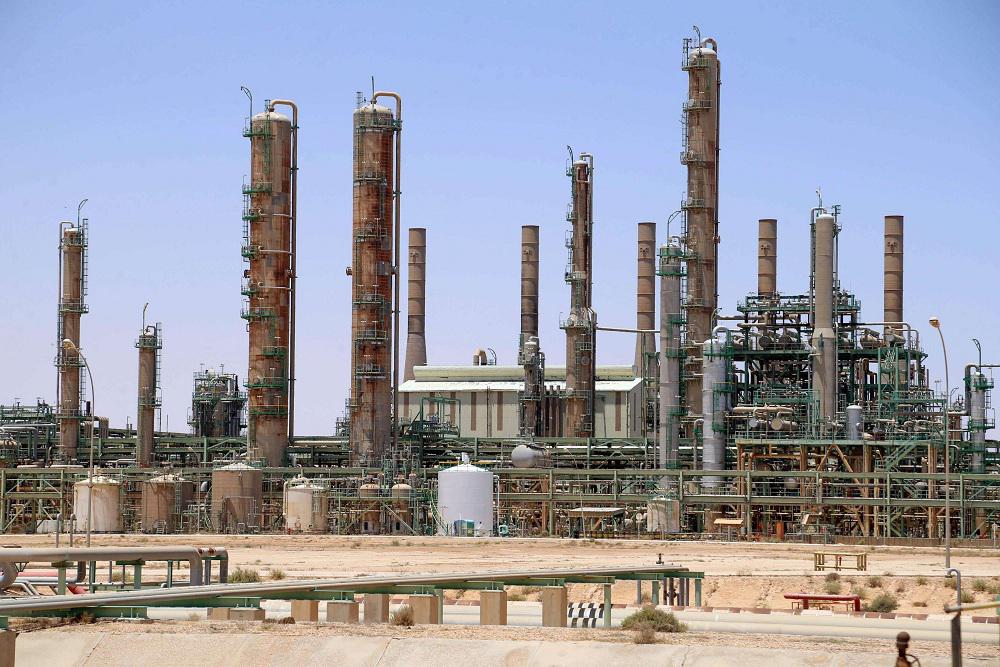 النزاع على الشرعية أضر كثيرا بصناعة النفط في ليبيا العضو في أوبك