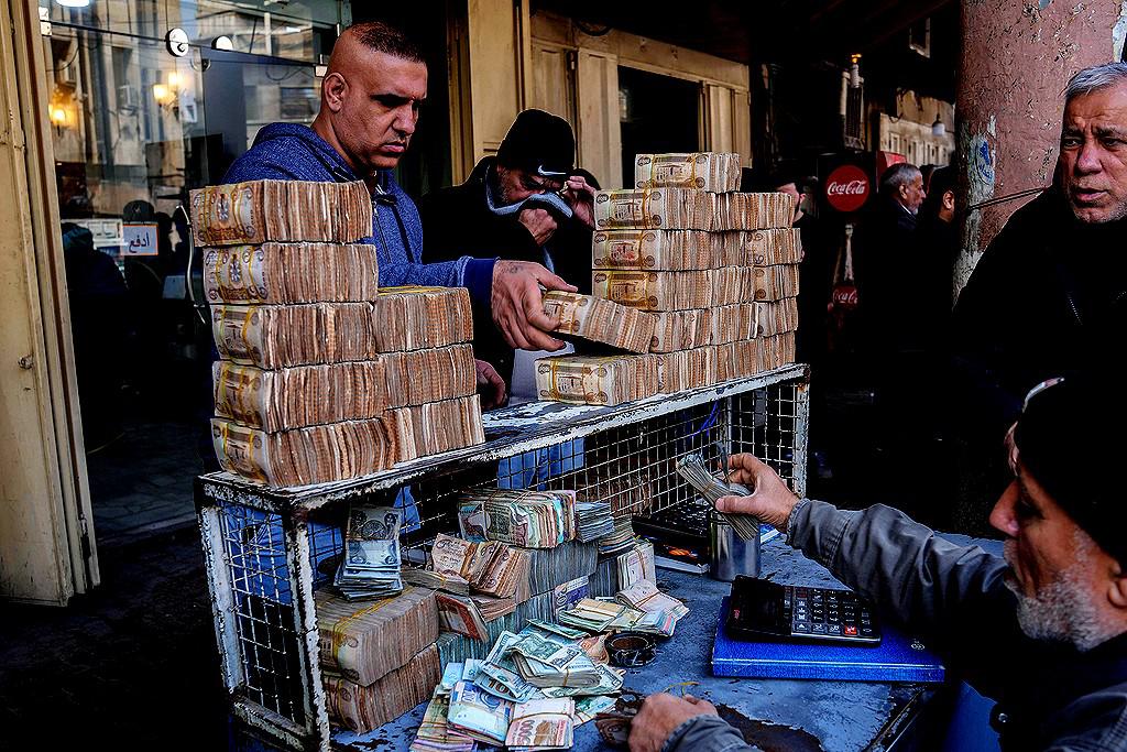 العملة العراقية فقدت 10 بالمائة من قيمتها