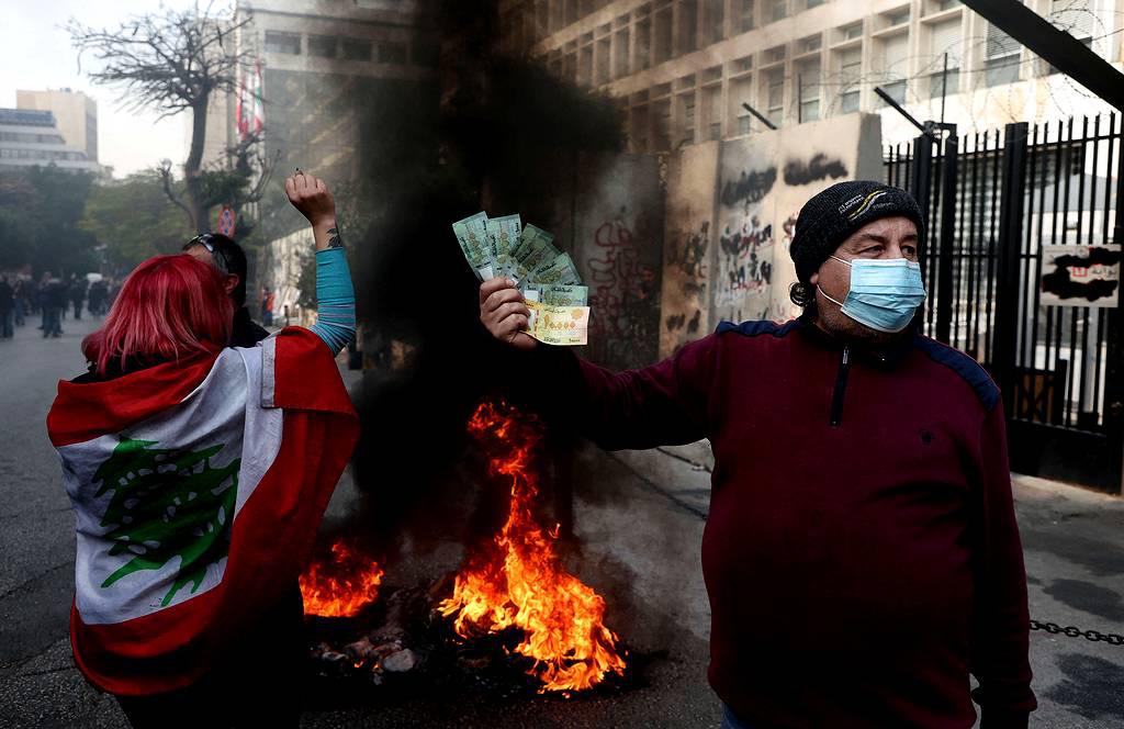 الشعب اللبناني لم يخرج من دوامة الازمة
